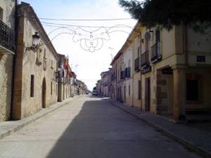 Calle Mayor y Ayuntamiento de Tamajón